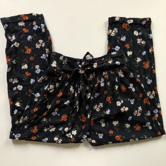 NWT AEO High Waist Floral Tapered Tie Waist Pants - Picture 4 of 8
